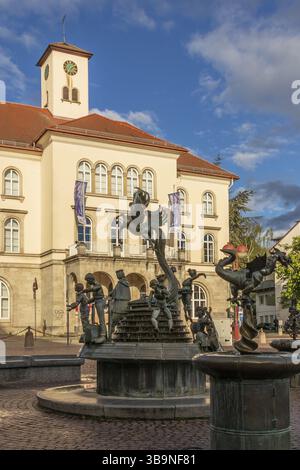 Vicino all'auto, al centro aereo e ferroviario di Stoccarda e alla portata della Foresta Nera settentrionale, c'è la città che unisce tradizione e modernità Foto Stock