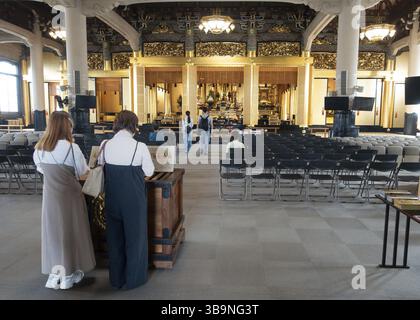 All'interno del Tsukiji Hongan-ji, tempio buddista a Tokyo, Giappone, Asia Foto Stock