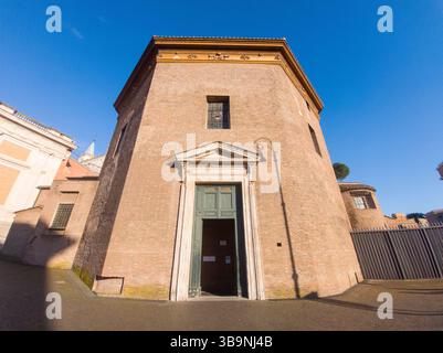 VISTA ESTERNA DEL BATTISTERO DI SAN GIOVANNI IN LATERANO Foto Stock
