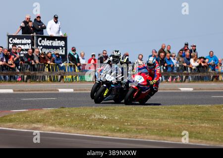 Portrush, Antrim, Irlanda del Nord. 10 maggio 2025; Briggs EquipmentNorth West 200 Motorcycle Race, Portrush, Antrim, Irlanda del Nord; North West 200 Race Day; Richard Cooper (Russell Racing Yamaha), Dean Harrison (Honda Racing UK) e Michael Dunlop (MD Racing Ducati) si mettono in fila all'ultimo angolo dell'ultimo giro Credit: Action Plus Sports Images/Alamy Live News Foto Stock