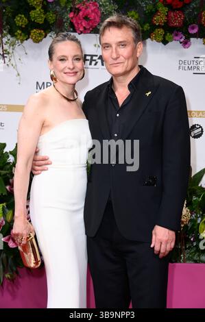 Anne Ratte-Polle e Oliver Masucci bei der 75. Verleihung des Deutschen Filmpreises 2025 im Theater am Potsdamer Platz. Berlino, 09.05.2025 Foto Stock