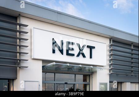 Next PLC negozio di abbigliamento, calzature e articoli per la casa - multinazionale britannica con sede a Enderby nel Regno Unito. Alla Borsa di Londra Foto Stock