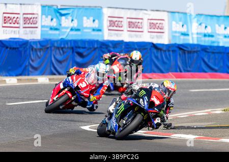 Portstewart, Regno Unito. 10 maggio 2025. 74 Davey Todd su una BMW (BMW 8Ten Racing BMW Moterrad) ha vinto gara 4 (CP Hire Superstock) alla NorthWest200 2° era 3 Dean Harrison su una Honda (Honda Racing UK). 3° è stato il 60 Peter Hickman (BMW 8Ten Racing BMW Moterrad) su una Ducati (MD Racing) credito: Bonzo/Alamy Live News Foto Stock