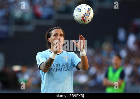 Roma, Italia. 10 maggio 2025. Luca Pellegrini della Lazio durante la partita di campionato italiano di serie A tra SS Lazio e Juventus FC il 10 maggio 2025 allo Stadio Olimpico di Roma. Crediti: Federico Proietti / Alamy Live News Foto Stock