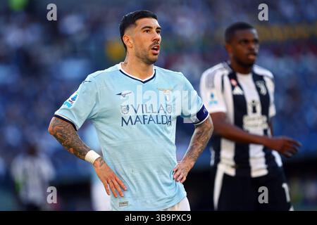 Roma, Italia. 10 maggio 2025. Mattia Zaccagni della Lazio reagisce durante la partita di campionato italiano di serie A tra SS Lazio e Juventus FC il 10 maggio 2025 allo Stadio Olimpico di Roma. Crediti: Federico Proietti / Alamy Live News Foto Stock