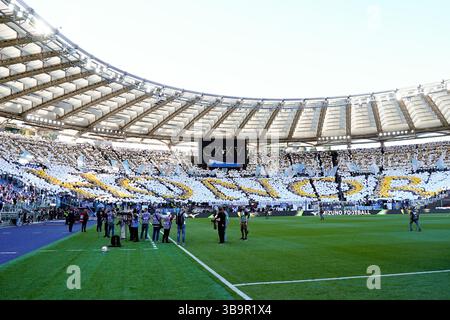 Roma, Italia. 10 maggio 2025. Tifosi del SS Lazio durante la partita di serie A Enilive tra SS Lazio e Juventus FC allo Stadio Olimpico il 10 maggio 2025 a Roma. Crediti: Giuseppe Maffia/Alamy Live News Foto Stock