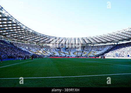 Roma, Italia. 10 maggio 2025. Tifosi del SS Lazio durante la partita di serie A Enilive tra SS Lazio e Juventus FC allo Stadio Olimpico il 10 maggio 2025 a Roma. Crediti: Giuseppe Maffia/Alamy Live News Foto Stock