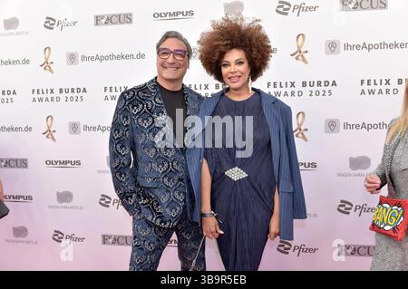 Mousse T. und Khadra Sufi bei der 20. Premio Verleihung des Felix Burda 2025 im Gasometer Berlin-Schöneberg. Berlino, 09.05.2025 *** Mousse T e Khadra Sufi alla 20° presentazione del Felix Burda Award 2025 al Gasometer Berlin Schöneberg Berlin, 09 05 2025 foto:XM.xBehrensx/xFuturexImagex burda 5525 Foto Stock