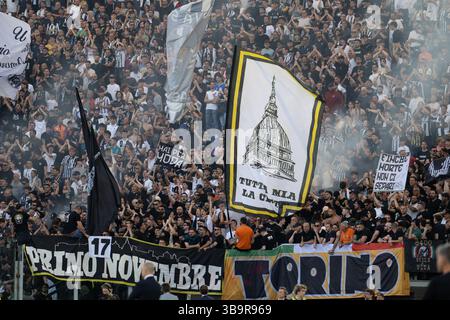 Roma, Italia. 10 maggio 2025. Tifosi della Juventus durante la partita di serie A tra SS Lazio e Juventus FC allo Stadio Olimpico Roma Italia il 10 maggio 2025. Crediti: Nicola Ianuale/Alamy Live News Foto Stock