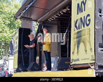 Londra, Regno Unito. 10 maggio 2025. Il gruppo anti-monarchia Republic tiene una manifestazione a Trafalgar Square, Londra. Sabato 10 maggio 2025 credito: Aldo Shoots/Alamy Live News Foto Stock