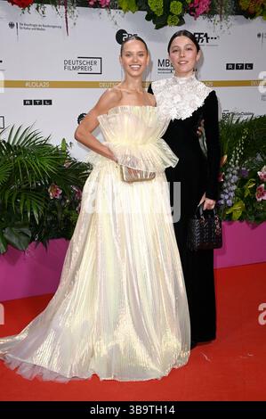 Taynara Wolf und Lary Müller bei der 75. Verleihung des Deutschen Filmpreises 2025 im Theater am Potsdamer Platz. Berlino, 09.05.2025 *** Taynara Wolf e Lary Müller alla 75a cerimonia del German Film Award 2025 al Theater am Potsdamer Platz Berlin, 09 05 2025 foto:XF.xKernx/xFuturexImagex filmpreis 6529 Foto Stock