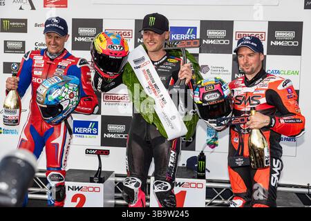 Portstewart, Regno Unito. 11 maggio 2025. 74 Davy Todd con una BMW (BMW 8TenRacing BMW Motorrad) ha vinto gara 6 con un tempo di 21:37,035 ad una velocità media di 124,095mph. 2° è stato Dean HARRISON 3 alla guida di una Honda (Honda Racing UK) con un tempo di 21:37,433 ad una velocità media di 124,057mph. 3° è stato 34 Alastair Seeley su una BMW (SMS /Nichol Oils Racing con un tempo di 21:40,530 ad una velocità media di 123,762mph. Crediti: Bonzo/Alamy Live News Foto Stock