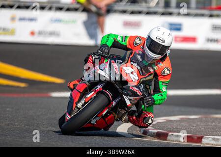 Portstewart, Regno Unito. 11 maggio 2025. 74 Davy Todd con una BMW (BMW 8TenRacing BMW Motorrad) ha vinto gara 6 con un tempo di 21:37,035 ad una velocità media di 124,095mph. 2° è stato Dean HARRISON 3 alla guida di una Honda (Honda Racing UK) con un tempo di 21:37,433 ad una velocità media di 124,057mph. 3° è stato 34 Alastair Seeley su una BMW (SMS /Nichol Oils Racing con un tempo di 21:40,530 ad una velocità media di 123,762mph. Crediti: Bonzo/Alamy Live News Foto Stock