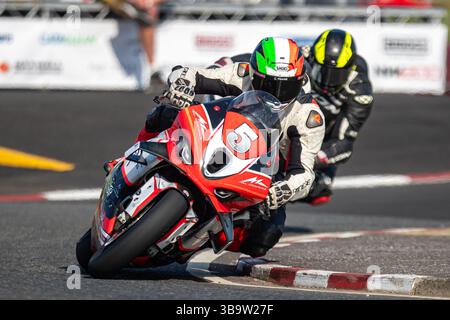 Portstewart, Regno Unito. 11 maggio 2025. 74 Davy Todd con una BMW (BMW 8TenRacing BMW Motorrad) ha vinto gara 6 con un tempo di 21:37,035 ad una velocità media di 124,095mph. 2° è stato Dean HARRISON 3 alla guida di una Honda (Honda Racing UK) con un tempo di 21:37,433 ad una velocità media di 124,057mph. 3° è stato 34 Alastair Seeley su una BMW (SMS /Nichol Oils Racing con un tempo di 21:40,530 ad una velocità media di 123,762mph. Crediti: Bonzo/Alamy Live News Foto Stock