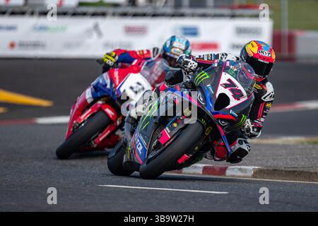 Portstewart, Regno Unito. 11 maggio 2025. 74 Davy Todd con una BMW (BMW 8TenRacing BMW Motorrad) ha vinto gara 6 con un tempo di 21:37,035 ad una velocità media di 124,095mph. 2° è stato Dean HARRISON 3 alla guida di una Honda (Honda Racing UK) con un tempo di 21:37,433 ad una velocità media di 124,057mph. 3° è stato 34 Alastair Seeley su una BMW (SMS /Nichol Oils Racing con un tempo di 21:40,530 ad una velocità media di 123,762mph. Crediti: Bonzo/Alamy Live News Foto Stock