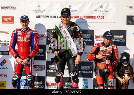 Portstewart, Regno Unito. 11 maggio 2025. 74 Davy Todd con una BMW (BMW 8TenRacing BMW Motorrad) ha vinto gara 6 con un tempo di 21:37,035 ad una velocità media di 124,095mph. 2° è stato Dean HARRISON 3 alla guida di una Honda (Honda Racing UK) con un tempo di 21:37,433 ad una velocità media di 124,057mph. 3° è stato 34 Alastair Seeley su una BMW (SMS /Nichol Oils Racing con un tempo di 21:40,530 ad una velocità media di 123,762mph. Crediti: Bonzo/Alamy Live News Foto Stock