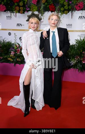 Alli Neumann und Luisa-Celine Gaffron bei der 75. Verleihung des Deutschen Filmpreises 2025 im Theater am Potsdamer Platz. Berlino, 09.05.2025 Foto Stock