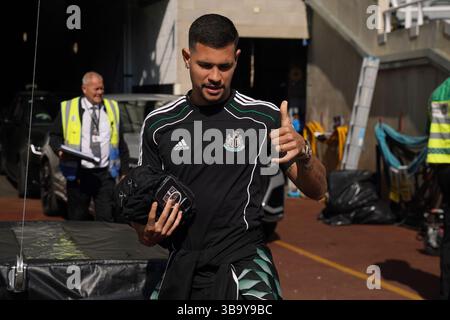 Bruno Guimaraes del Newcastle United arriva prima della partita di Premier League a St James' Park, Newcastle. Data foto: Domenica 11 maggio 2025. Foto Stock
