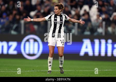 Torino, Italia. 10 maggio 2025. Cristiana Girelli della Juventus FC gesti durante la partita di calcio femminile di serie A tra Juventus FC e FC Internazionale allo stadio Allianz il 10 maggio 2025 a Torino. Crediti: Marco Canoniero/Alamy Live News Foto Stock