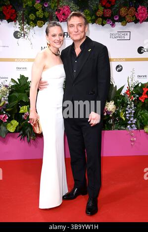 Anne Ratte-Polle e Oliver Masucci bei der 75. Verleihung des Deutschen Filmpreises 2025 im Theater am Potsdamer Platz. Berlino, 09.05.2025 Foto Stock