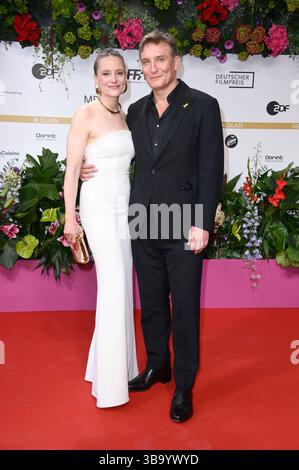 Anne Ratte-Polle e Oliver Masucci bei der 75. Verleihung des Deutschen Filmpreises 2025 im Theater am Potsdamer Platz. Berlino, 09.05.2025 Foto Stock