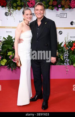 Anne Ratte-Polle e Oliver Masucci bei der 75. Verleihung des Deutschen Filmpreises 2025 im Theater am Potsdamer Platz. Berlino, 09.05.2025 Foto Stock