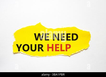 Abbiamo bisogno del tuo aiuto, simbolo. Carta gialla strappata con le parole abbiamo bisogno del tuo aiuto. Splendido sfondo bianco. Business e abbiamo bisogno del vostro concetto di aiuto. Servizio fotocopie Foto Stock