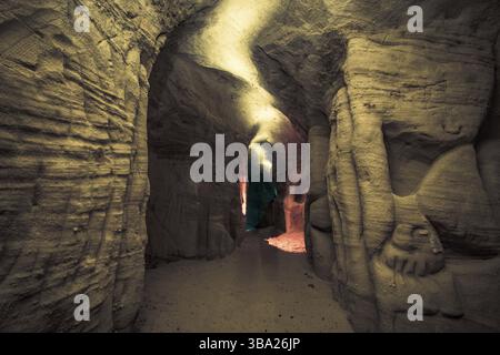 Ho scoperto alcuni vecchi tunnel della seconda guerra mondiale nell'alta Svevia da contadini e civili Foto Stock