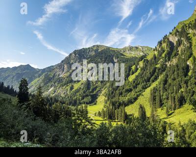 Fantastica escursione panoramica dal Nebelhorn lungo il Laufbacher Eck via Schneck, Hofats e Oytal Foto Stock