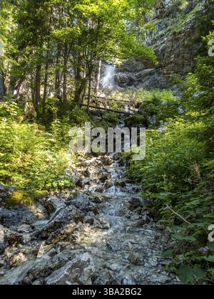 Fantastica escursione a Seebensee e Drachensee nei Monti Mieminger vicino a Ehrwald in Tirolo Foto Stock