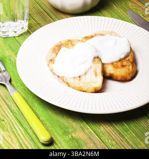 Frittelle di patate ripiene - piatto tradizionale russo - patate zrazy Foto Stock