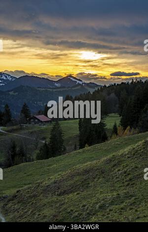 Colorata escursione autunnale vicino a Immenstadt nell'Allgau Foto Stock