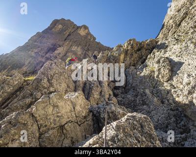 Arrampicata sul Pisciadu via ferrata del gruppo Sella nelle Dolomiti, Alto Adige Foto Stock
