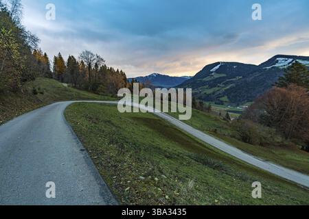 Colorata escursione autunnale vicino a Immenstadt nell'Allgau Foto Stock