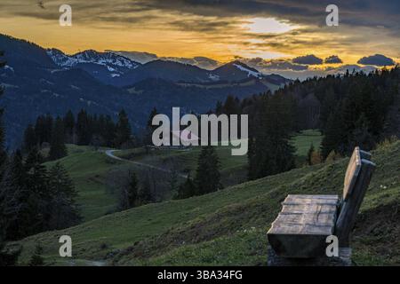Colorata escursione autunnale vicino a Immenstadt nell'Allgau Foto Stock