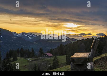 Colorata escursione autunnale vicino a Immenstadt nell'Allgau Foto Stock