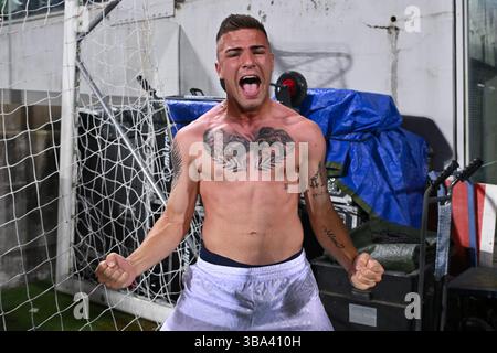 Firenze, Italia. 11 maggio 2025. Pablo Garcia, attaccante del Real Betis Balompie, celebra la vittoria durante ACF Fiorentina vs Real Betis Balompie, partita di calcio della UEFA Conference League a Firenze, Italia, 8 maggio 2025 credito: Agenzia fotografica indipendente/Alamy Live News Foto Stock