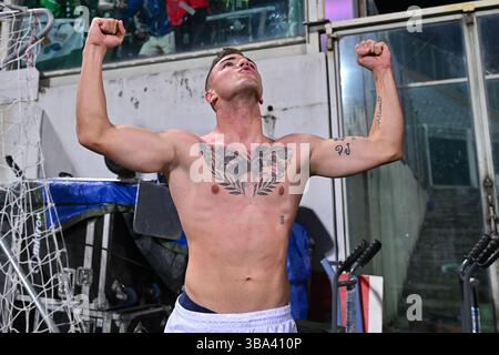 Firenze, Italia. 11 maggio 2025. Pablo Garcia, attaccante del Real Betis Balompie, celebra la vittoria durante ACF Fiorentina vs Real Betis Balompie, partita di calcio della UEFA Conference League a Firenze, Italia, 8 maggio 2025 credito: Agenzia fotografica indipendente/Alamy Live News Foto Stock