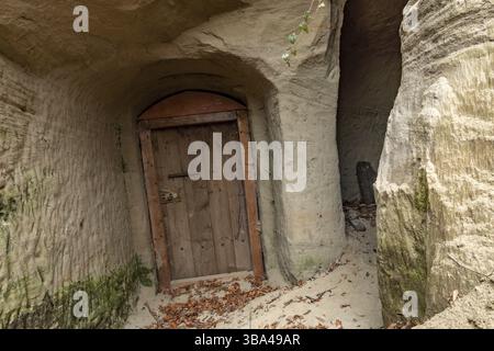 Ho scoperto alcuni vecchi tunnel della seconda guerra mondiale nell'alta Svevia da contadini e civili Foto Stock
