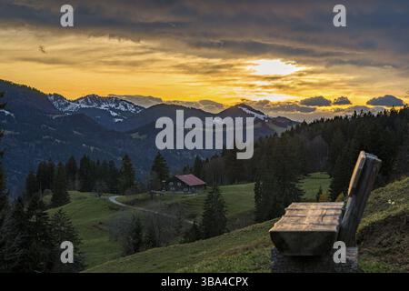 Colorata escursione autunnale vicino a Immenstadt nell'Allgau Foto Stock
