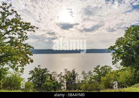 Meravigliosa escursione autunnale vicino a Sipplingen e Uberlingen sul Lago di Costanza con fantastiche vedute, gole, vigneti e mucche Foto Stock