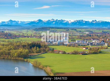NestlÃ Deutschland AG Werk presso il fiume Wertach a Biessenhofen, Baviera, Germania, 20 aprile 2025. Lo stabilimento Biessenhofen di Ostallgäu produce principalmente alimenti per neonati e bambini. Foto Stock