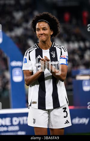 Torino, Italia. 10 maggio 2025. Sara Gama della Juventus durante la partita di calcio femminile di serie A tra Juventus e Inter allo Stadio Allianz di Torino - sabato 10 maggio 2025. (Foto di Nicolo campo/LaPresse ) credito: LaPresse/Alamy Live News Foto Stock