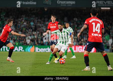 ISCO Alarcon (capitano del Real Betis) durante la partita di LaLiga tra Real Betis e CA Osasuna, a Benito Villamarin l'11 maggio 2025 a Siviglia, Spagna Foto Stock