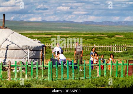 Yurt mongolo e campo di popolo nomade Foto Stock