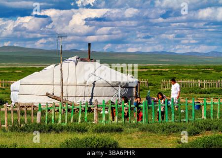 Yurt mongolo e campo di popolo nomade Foto Stock