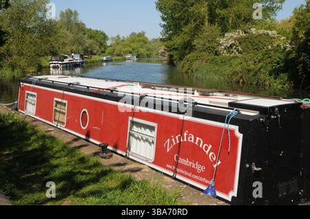 Vista sul fiume Great Ouse, High Street, Hemingford Grey, Cambridgeshire Foto Stock