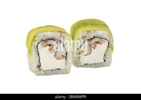 Sushi roll su sfondo bianco con formaggio Philadelphia, avocado e tonno Foto Stock