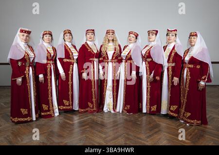 1° luglio 2023. Bielorussia.città di Gomel. Una celebrazione dell'unità dei popoli. Un gruppo di donne in costumi nazionali georgiani Foto Stock