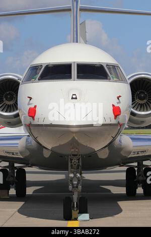 business jet presso il terminal dell'aviazione generale Foto Stock